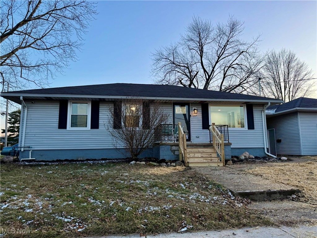 Photo of 1207 W 38th Street, Lorain, OH 44053 (MLS # 5181539)