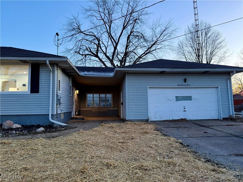 Photo of 1207 W 38th Street, Lorain, OH 44053 (MLS # 5181539)