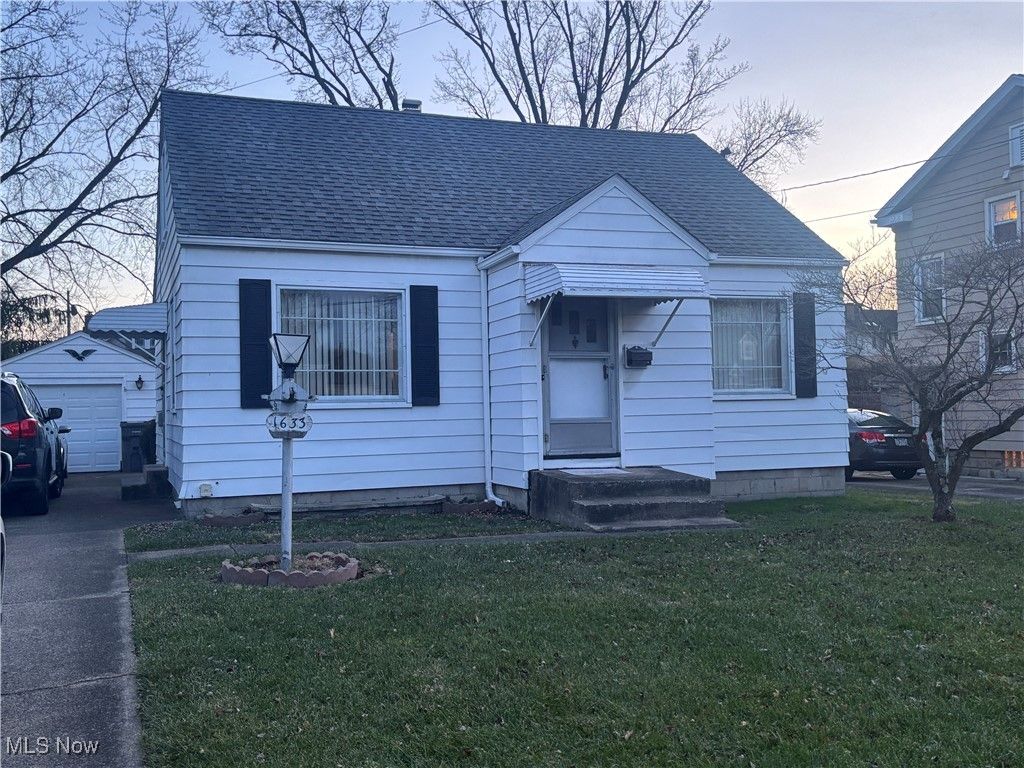 Photo of 1633 Everett Avenue, Youngstown, OH 44514 (MLS # 5175292)