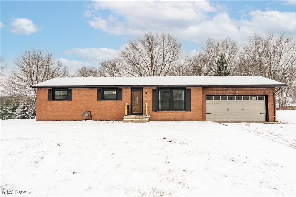 Photo of 4696 Hurless Drive SW, Canton, OH 44706 (MLS # 5171191)