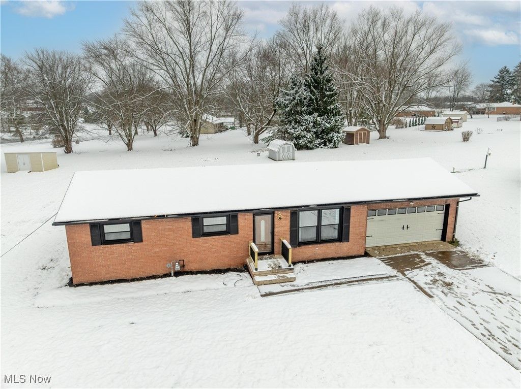 Photo of 4696 Hurless Drive SW, Canton, OH 44706 (MLS # 5171191)
