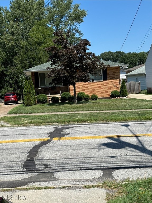 Charming, clean and tasteful decorated 3 bedroom, 1.5 bath ranch in Parma. Enjoy family time on the covered front porch or fenced in backyard. Take a look today. Home has been in the family for 50 years. Close to Golf, Shopping and Metroparks
Features a partially finished basement with large rec room, laundry area and bonus shower.
Recent updates include:
Full tear off and roof replacement 2016
vinyl siding and whole house insulation 2017
driveway and garage pad replaced- 2016
New carpet - 2023
Includes a 1 year home warranty