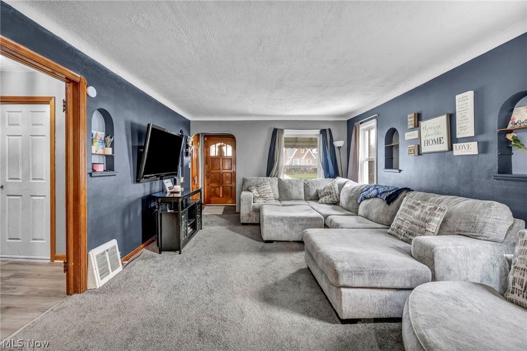Photo of 1403 Tuxedo Avenue, Parma, OH 44134 (MLS # 5205074)