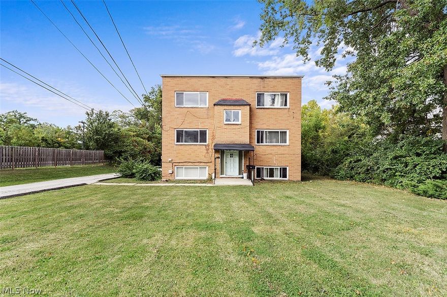 23810 Detroit Rd #3, Westlake - Charming 1 bedroom Westlake apartment! Don't miss out! //

$745 rent / $745 deposit //
$49 application fee per adult //
NO SMOKING //
1 time $99 non-refundable set up fee paid at lease signing //

$30/month required resident benefit package; can include personal property/liability insurance for an additional $5/month for $35/month total. //

All applicants are required to fill out a PetScreening application, found on our website directly on the application before being processed. Even if you have NO pets - this application must be filled out. One time, non-refundable pet fee of $200-300 per animal applies to all pets & must be paid prior to or when you pay your first month rent. (No fee for qualified assistance animals). //

Our app is processed through secure site: Findigs, & they require ID & income verification. W/O this, your app will not be processed. They offer 24/7 chat support on their app directly for questions. //

1 bedroom apartm