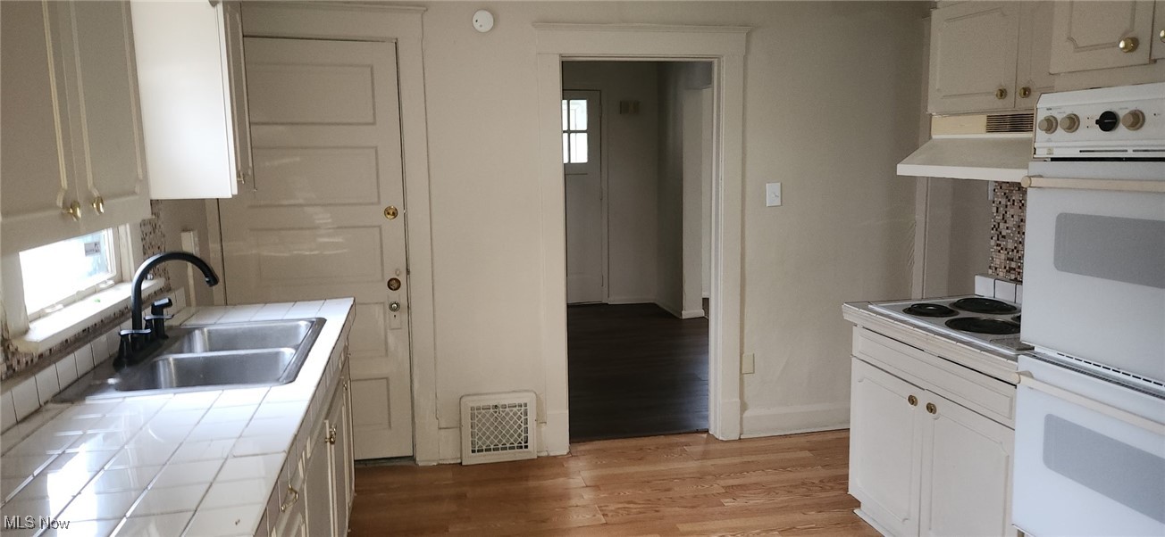 E Beatrice Doxie 1 - Residential Lease