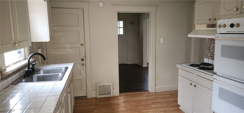 Photo of 920 Shehy Street, Youngstown, OH 44506 (MLS # 5180334)