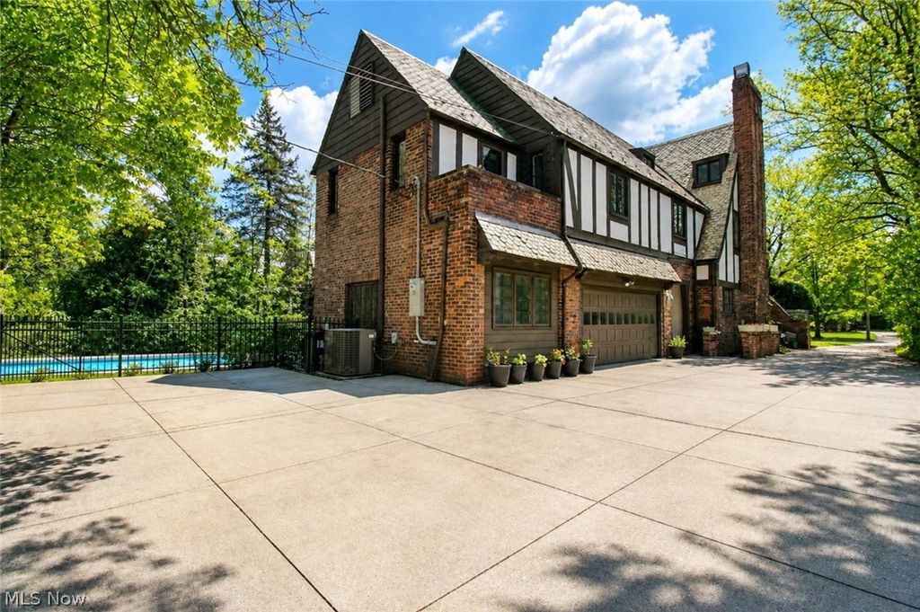 Photo of 19001 Shelburne Road, Shaker Heights, OH 44118 (MLS # 5207028)