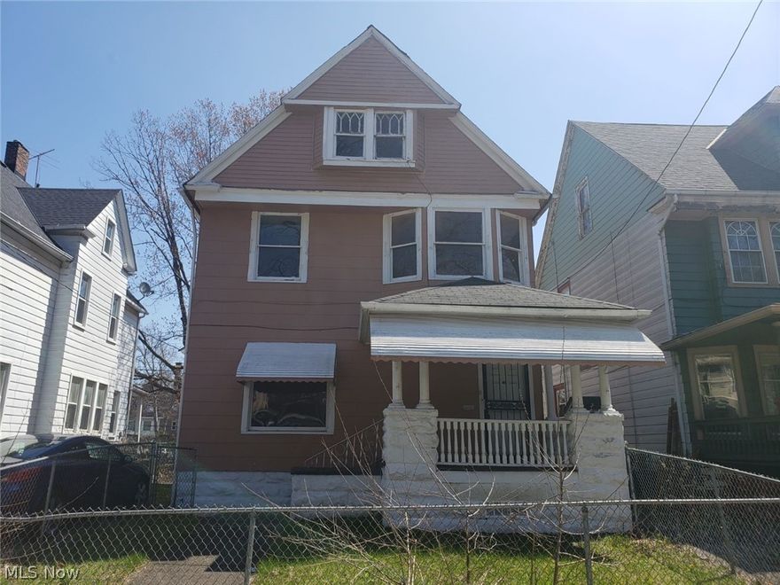 Don't miss this fantastic investment opportunity. Four large bedrooms, separate living & dining rooms and nice front porch. Super clean and ready for you or your tenants! Close to hospitals, restaurants, and highways. Will not last long.