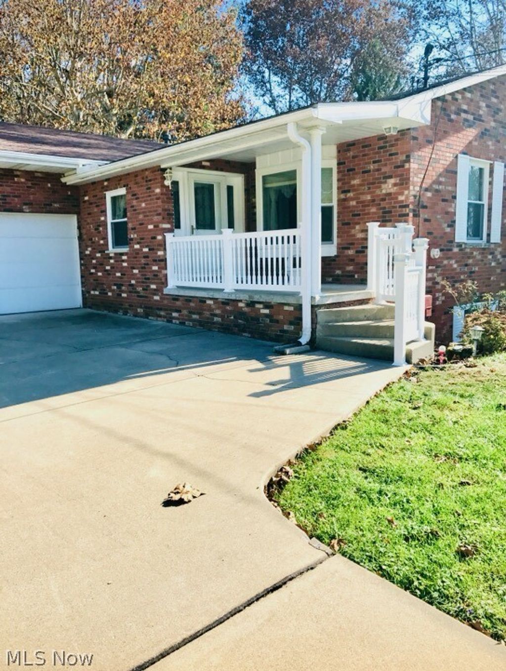 Photo of 976 Braun Road Rd, Belpre, OH 45714 (MLS # 5187521)