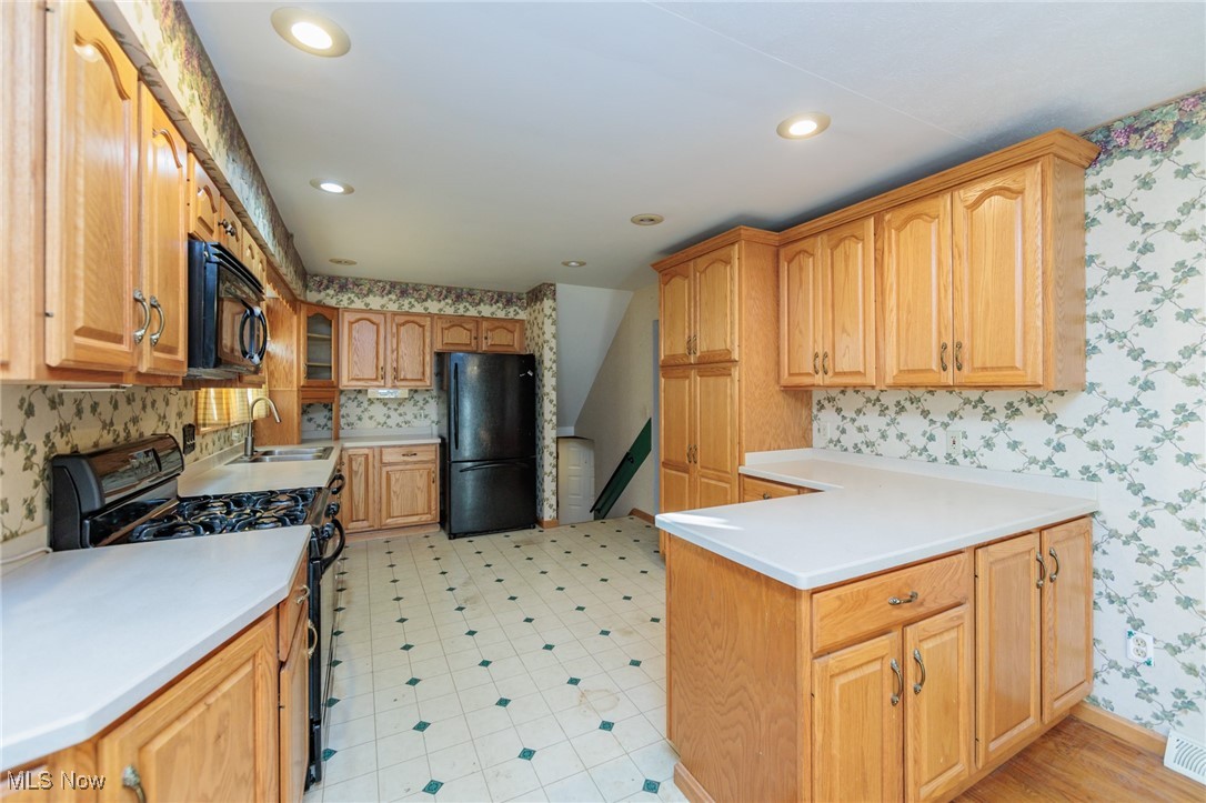 140 Roshon Drive, Medina, Ohio image 3