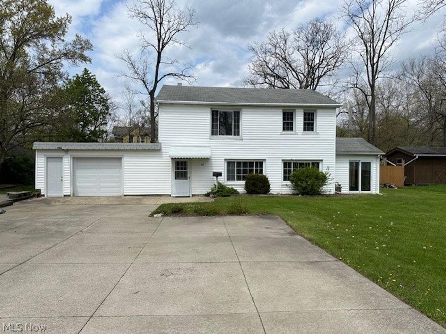 Sunny updated upstairs 2 bedroom blocks away from downtown Hudson!  New flooring, paint and stainless appliances! Charming back deck and access to a serene back yard. Laundry in building.  Rental Qualification Checklist:
-$50 application fee per adult occupant.
-Credit score: 600+ 
-No recent bankruptcy.
-No eviction history & no criminal history (involving sex, drugs or violence)
-Stable employment (must provide current pay stubs)
-Monthly gross income must be at least 2.5 X Monthly Rent
-First months rent, security deposit, renters insurance, and transferred utilities required prior to move in.