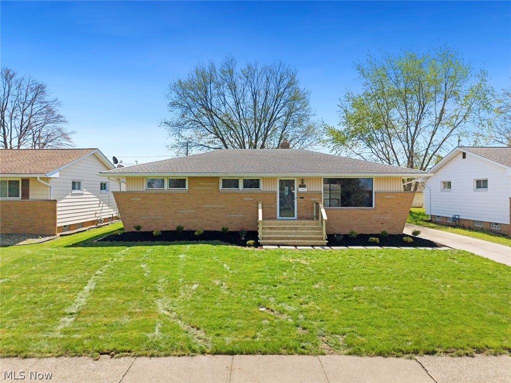 Photo of 9635 Boundary Lane, Parma Heights, OH 44130 (MLS # 5203550)