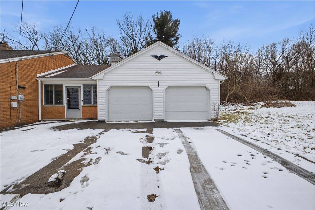 Photo of 3323 Shirley Road, Youngstown, OH 44502 (MLS # 5182877)