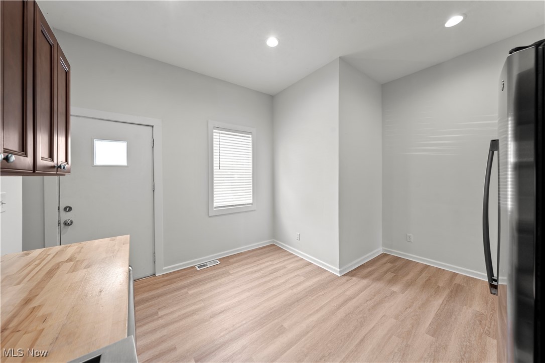 Cleveland, Ohio 44113, United States, 2 Bedrooms Bedrooms, ,2 BathroomsBathrooms,Residential,Active,25611