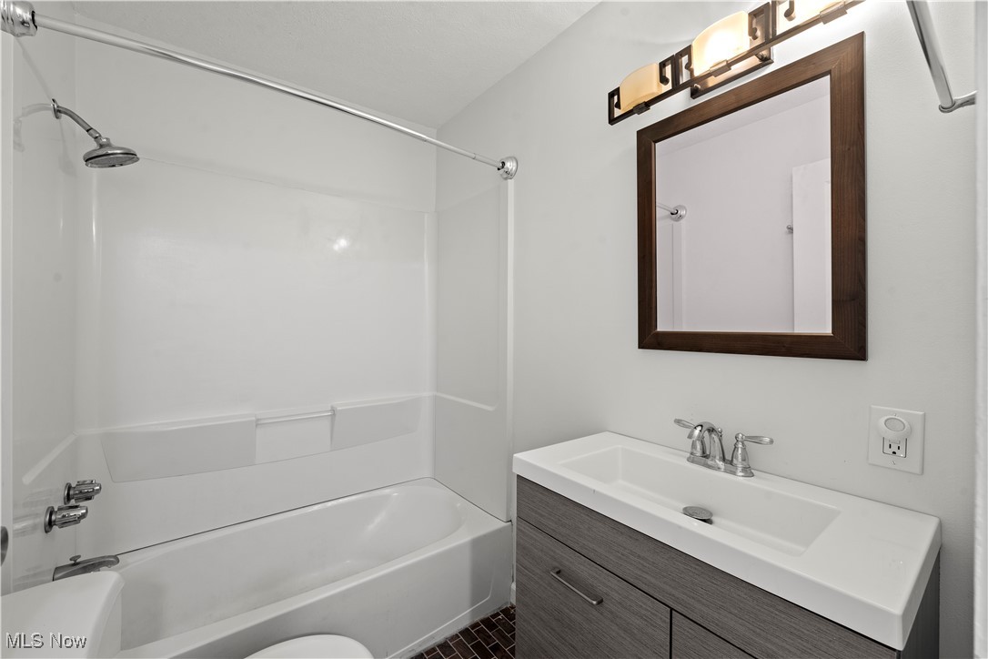 Cleveland, Ohio 44113, United States, 2 Bedrooms Bedrooms, ,2 BathroomsBathrooms,Residential,Active,25611