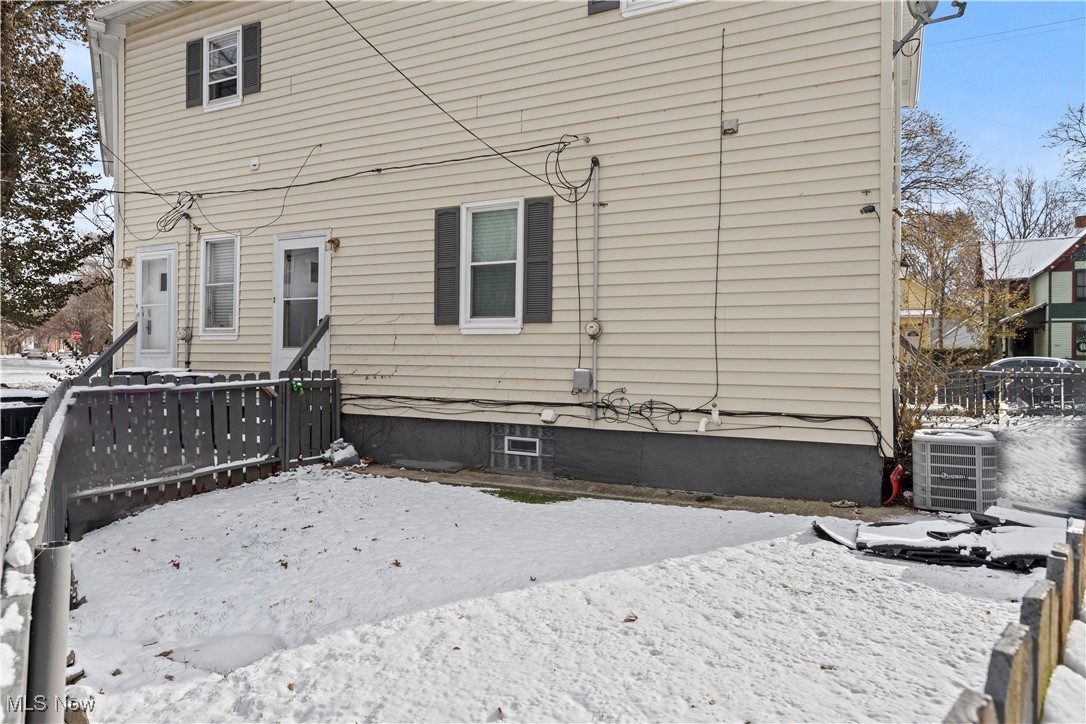 Cleveland, Ohio 44113, United States, 2 Bedrooms Bedrooms, ,2 BathroomsBathrooms,Residential,Active,25611