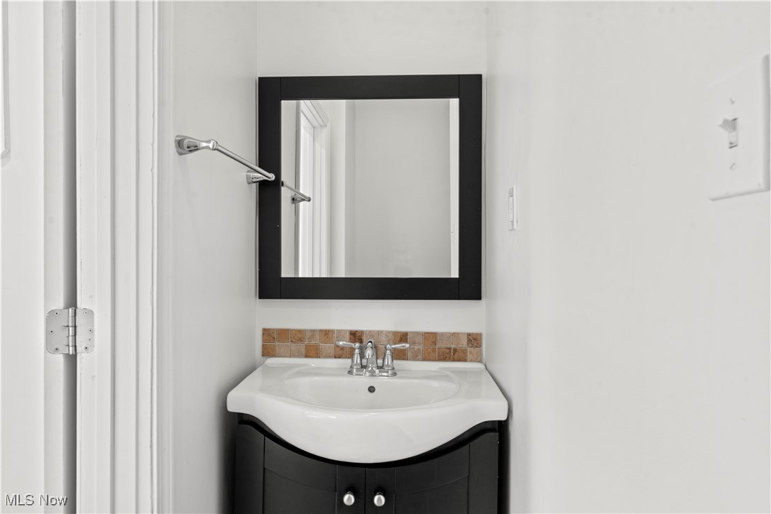 Cleveland, Ohio 44113, United States, 2 Bedrooms Bedrooms, ,2 BathroomsBathrooms,Residential,Active,25611