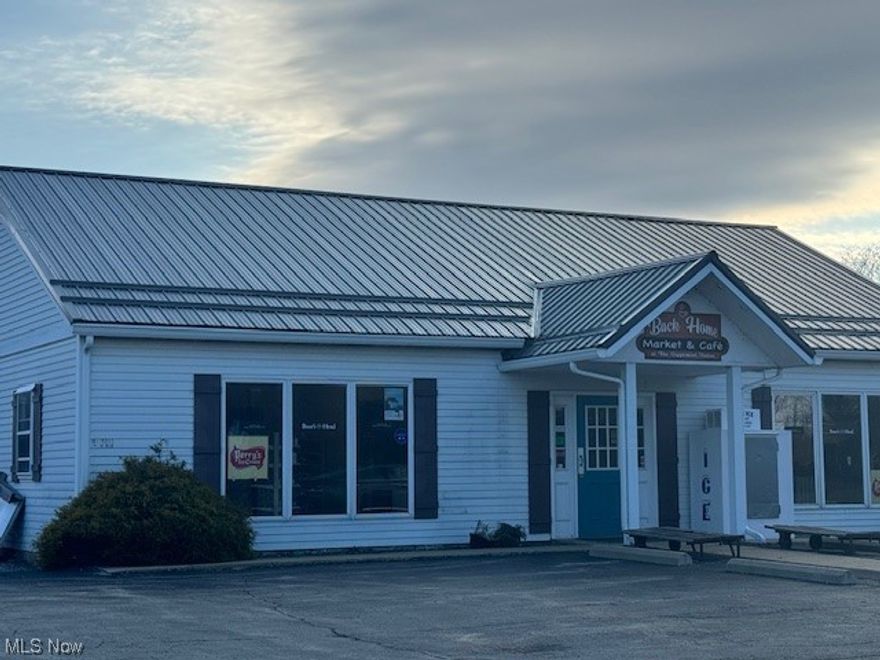 Over 3,800 sq. ft. of retail space on the SR 45 Bypass just south of Salem.  Recently closed supplement and deli/cafe.  This building is in great shape with newer metal roof and all city utilities.  You will be surprised at the good condition and the many potential uses for this property.  Easily adapted for all kinds of businesses.  There is also an additional vacant lot to the West for $40,000.  This lot is 100 X 210 and the extra lot is the same size.  High visibility on East Pidgeon/State Route 45 bypass.