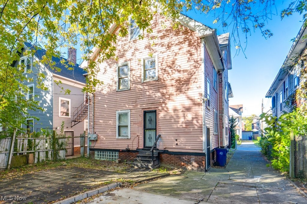 Lake Shore Blvd - Residential Income