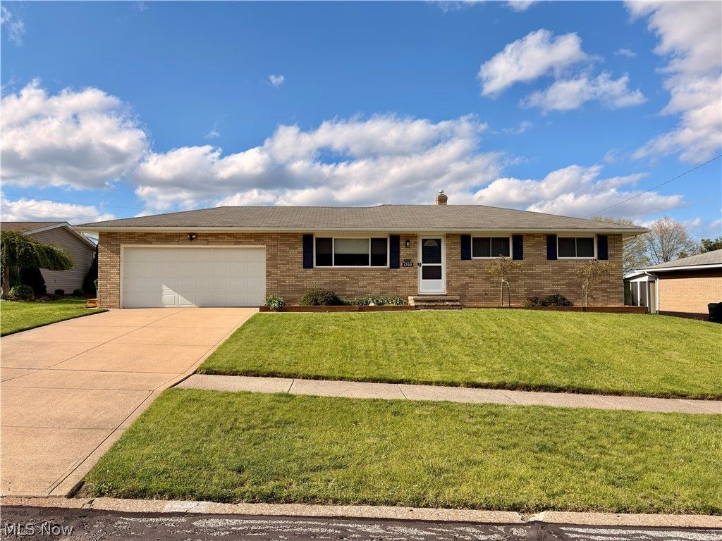 Photo of 1700 Winchester Drive, Parma, OH 44134 (MLS # 5211801)
