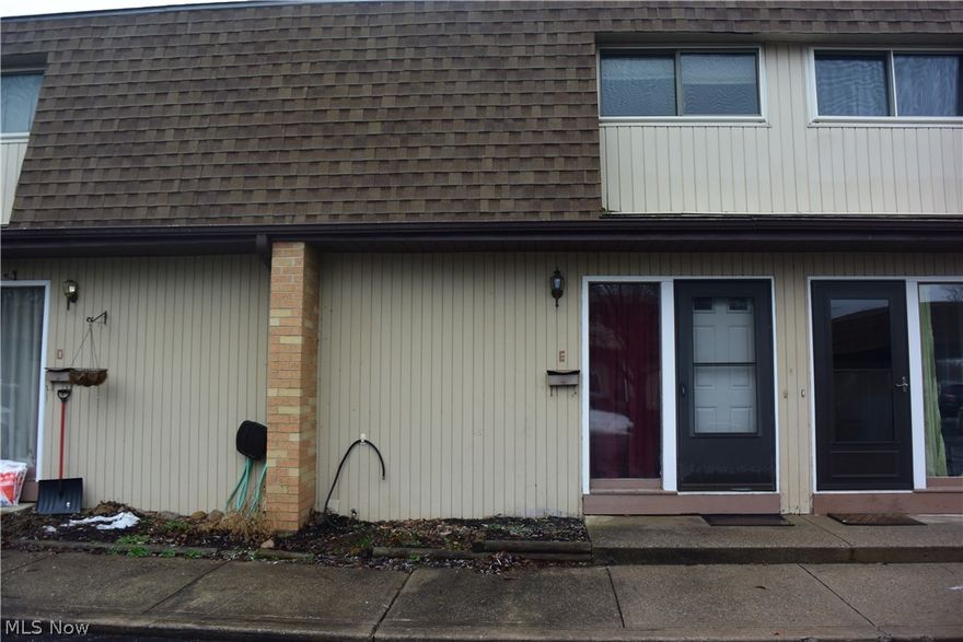 Conveniently located near Kent State University.  Walking distance to K.S.U. Football Stadium.  Dates are approximate: furnace 2012 (Inspected 1/19), new H2O tank, new carpet, new kitchen floor.  Kitchen fully applianced as well as a washer and dryer.  Condo fee is $120.00 (also includes water) and yearly fee of $210 for exterior insurance.  Buyer pays $100.00 to condo association to transfer in their name. Carport and additional parking included.