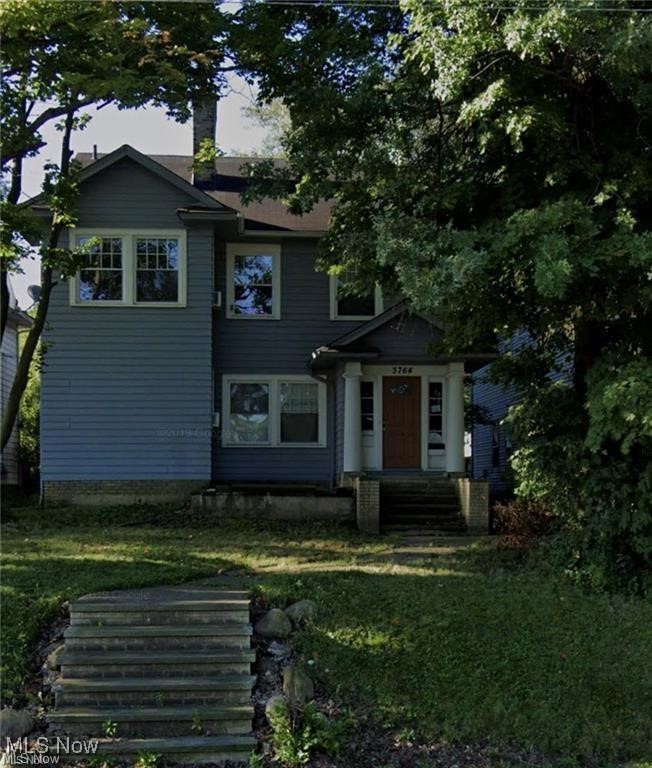 One-bedroom studio on the 3rd floor. ALL UTILITIES INCLUDED !!! One detached garage space. Does not have a full kitchen, small appliances included. Access to storage and washer and dryer in basement.