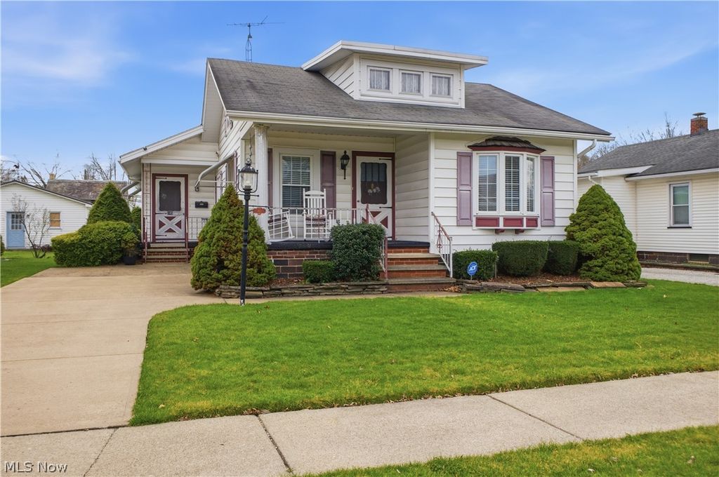 Photo of 145 W Vermont Ave, Sebring, OH 44672 (MLS # 5196996)