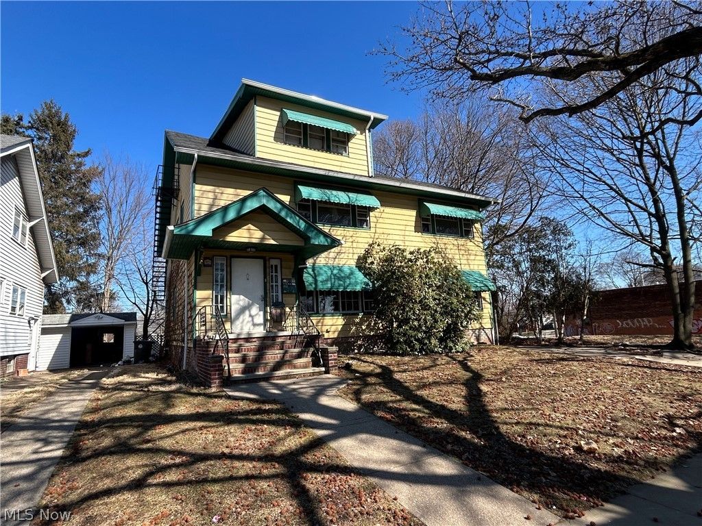 Photo of 10518 Parkhurst Drive, Cleveland, OH 44111 (MLS # 5190972)