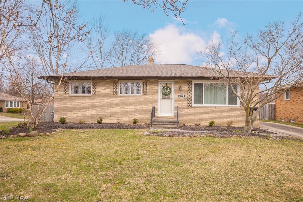 Photo of 6924 Day Drive, Parma, OH 44129 (MLS # 5191999)