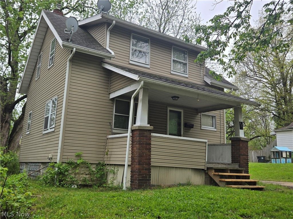 Photo of 452 Allenford Street, Akron, OH 44314 (MLS # 5204434)