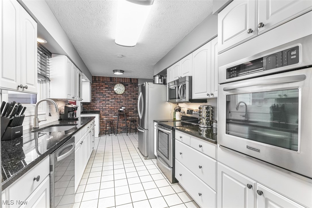 9401 Wilson Mills Road, Chesterland, Ohio image 12