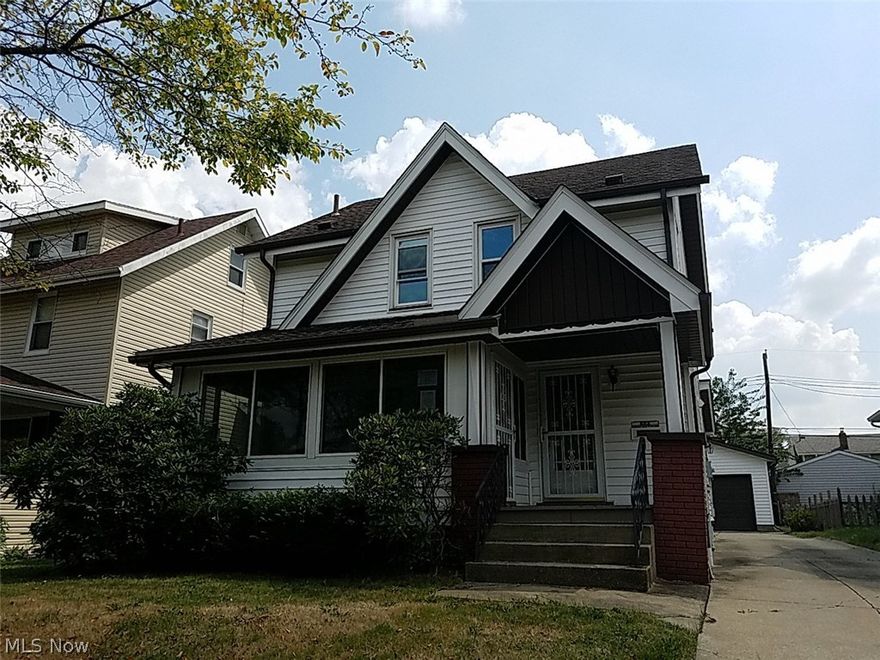 COLONIAL ALUMINUM/VINYL 2 STORY WITH 624 SQ FT GROUND FLOOR LIVING AREA AND 1870 TOTAL SQ FT LIVING AREA, BUILT ABOUT 1929. IT HAS 6 TOTAL ROOMS WITH 1 FAMILY ROOM, 3 BEDROOMS, 1 FULL BATHROOM, 1 HALF BATHROOM, A FULL BASEMENT, HEATING IS CENTRAL AIR CONDITION, A FULL FINISHED ATTIC.                                                       

Property sold AS IS. Equal housing opportunity. FHA insurable w/escrow per HUD Appraisal.