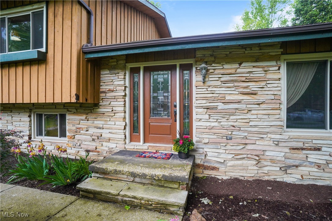 4579 Commodore Drive, Stow, Ohio image 3