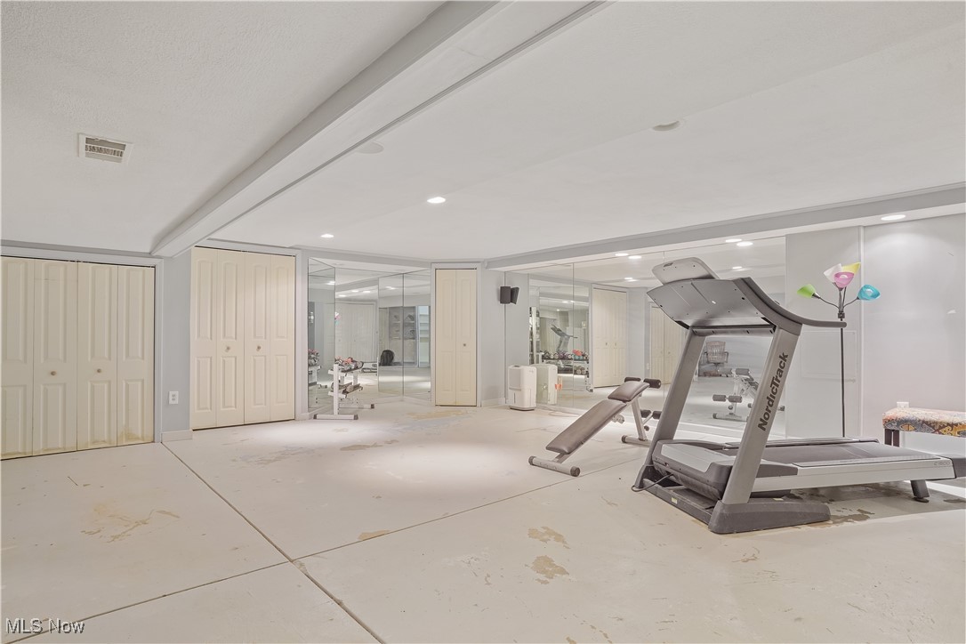 4579 Commodore Drive, Stow, Ohio image 37