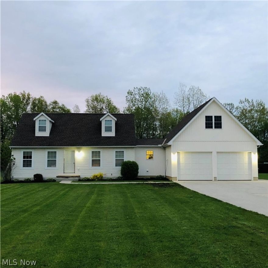 A fabulous home with lots of bells & whistles: heated porcelain tile (electric w/programmable wifi thermostat), 24x36 garage w/10'6" ceilings, overhead garage door on bck of garage, 2- 8x10 garage doors w/electric lift/opener with remote, 2- heat pumps (2009 & 2020) and "mini-split" unit in bonus room.  The house has brand new high-grade carpet and padding throughout and brand new hickory hardwood in the noncarpeted areas.  You have to see it to believe it!  This won't last!