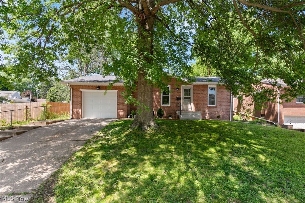 Photo of 2219 34th Street NW, Canton, OH 44709 (MLS # 5215273)