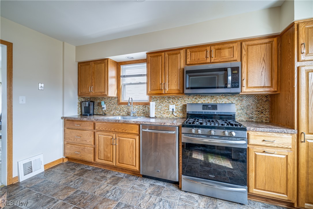 4107 Pershing Avenue, Parma, Ohio image 10