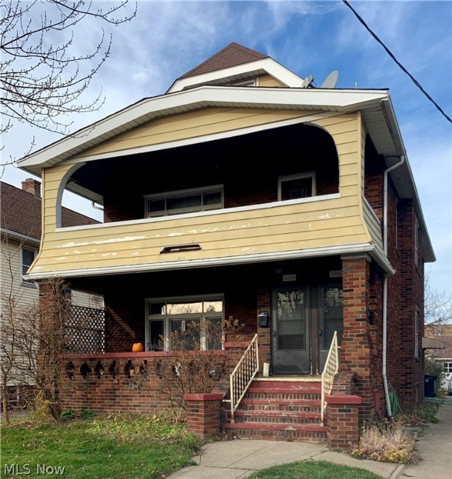 Don't miss this multi-family in Old Brooklyn!  Brick duplex with 2 bed 1 bath in each, updated electrical panels, central air!
Located close to freeways and downtown.