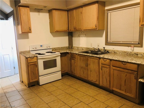 Tiny photo for 571 East Avenue, Akron, OH 44320 (MLS # 5239175)
