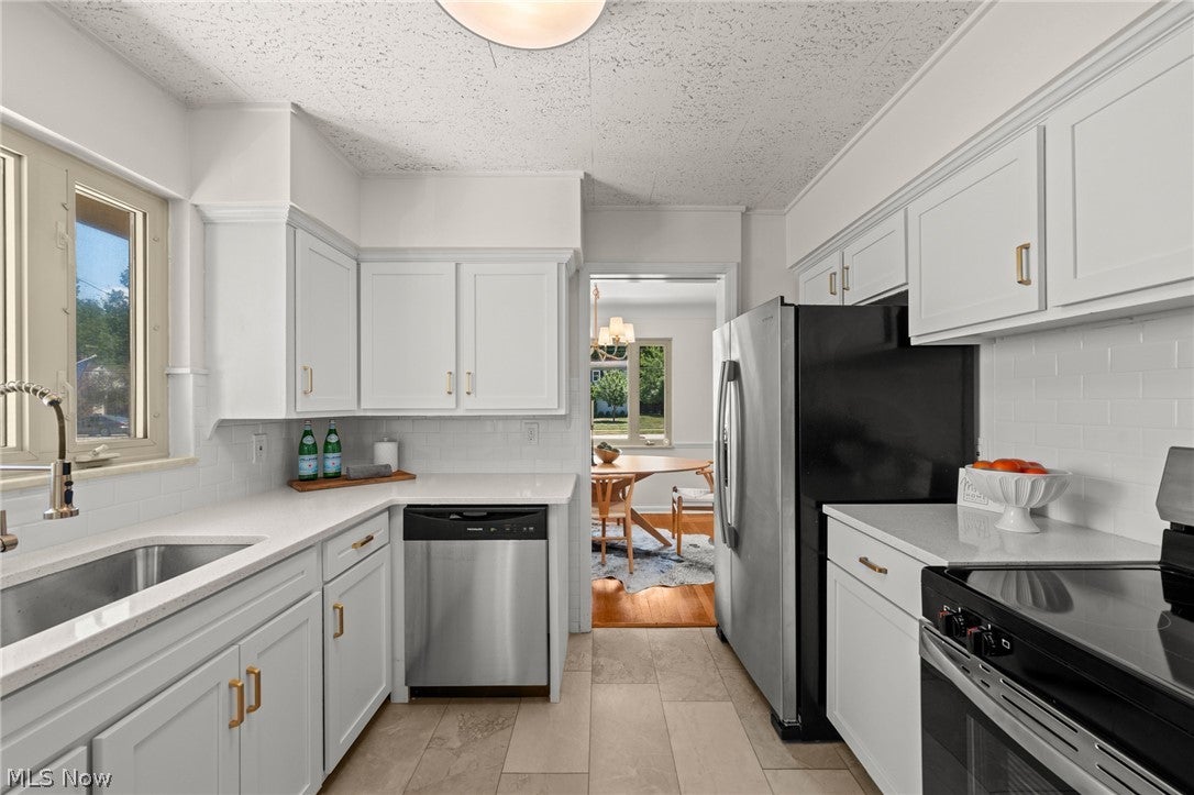 24914 E Oakland