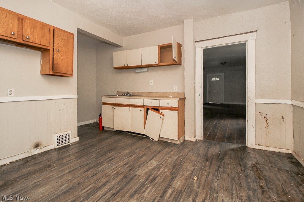 Halle - Residential Income