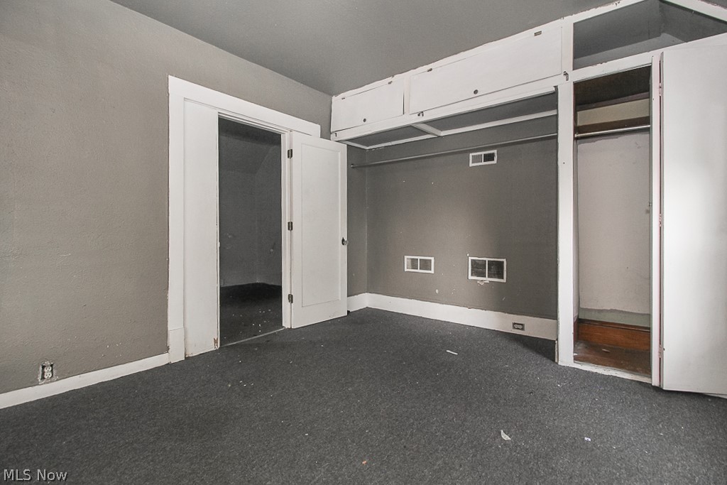 Halle - Residential Income