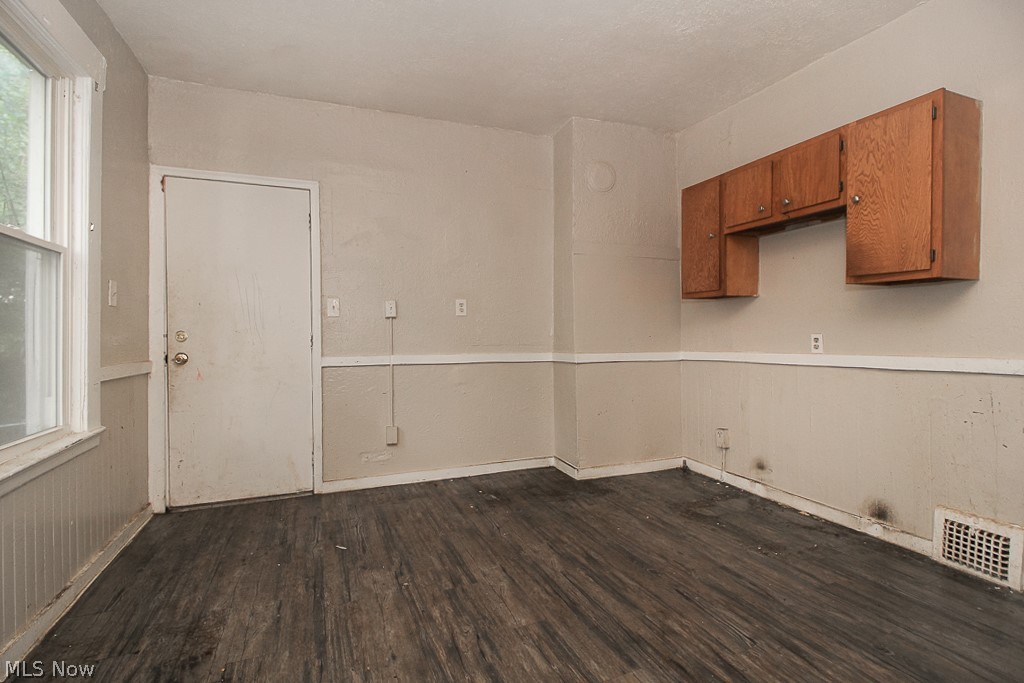 Halle - Residential Income