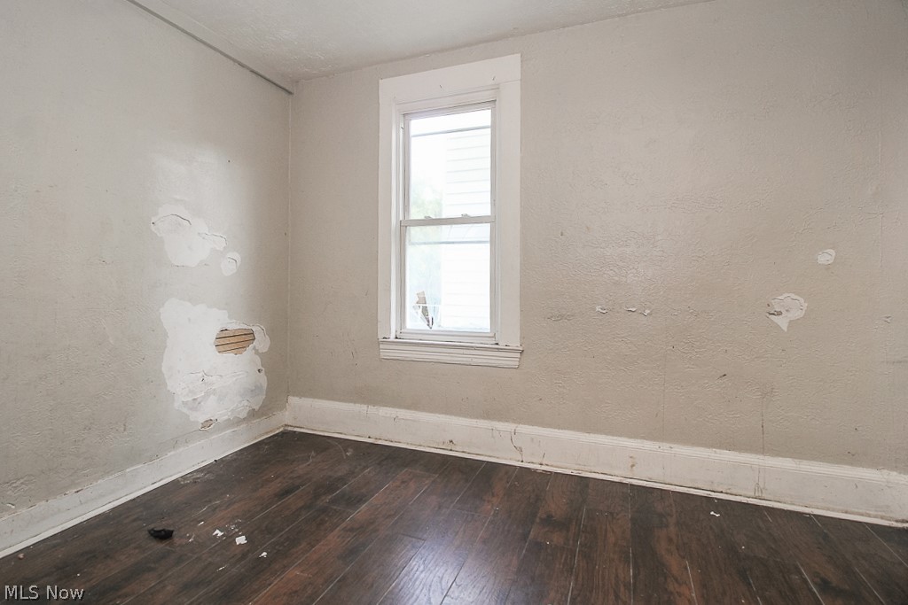 Halle - Residential Income