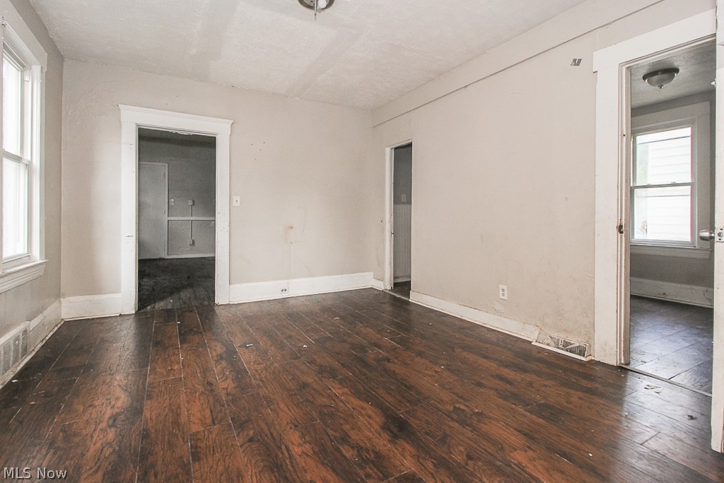 Halle - Residential Income