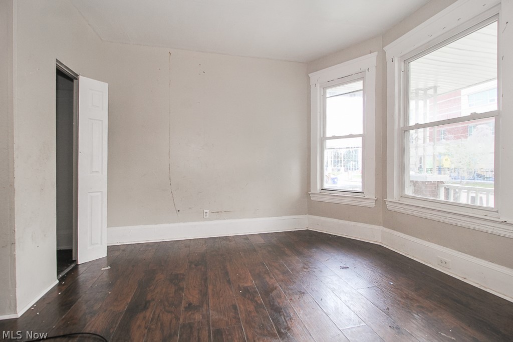 Halle - Residential Income