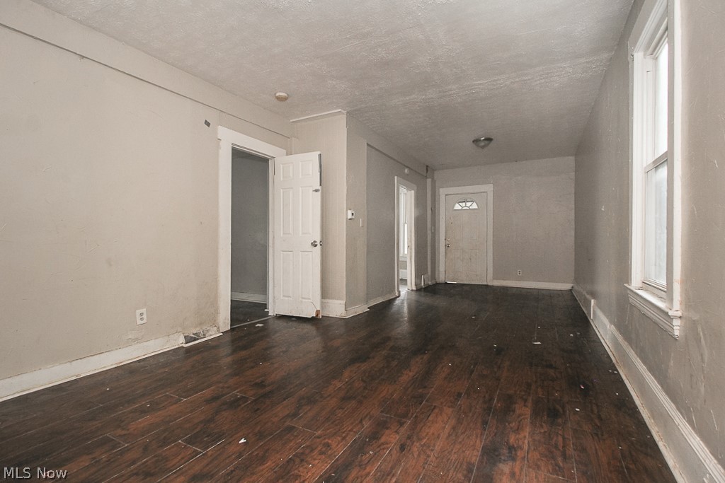 Halle - Residential Income