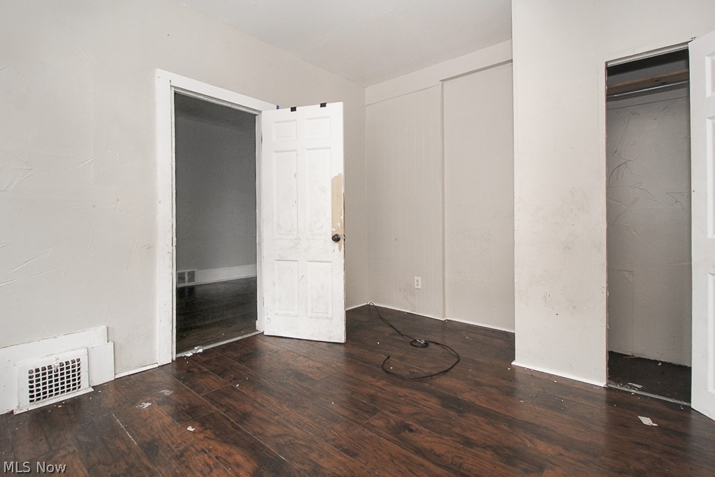 Halle - Residential Income