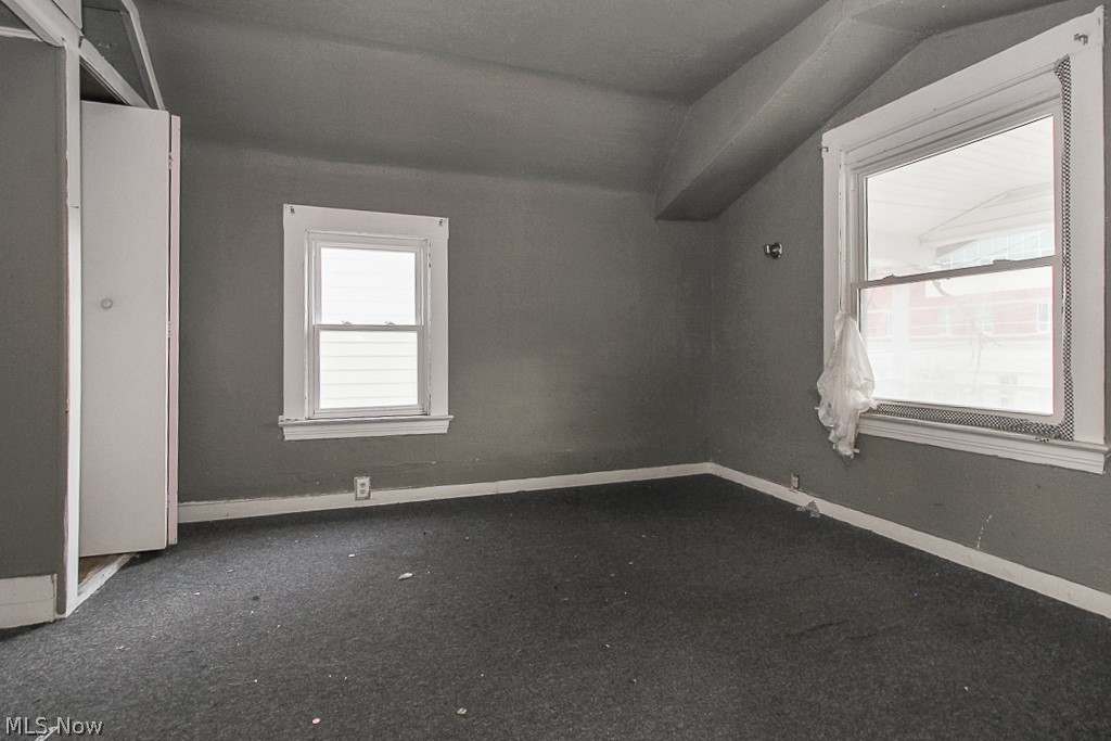 Halle - Residential Income