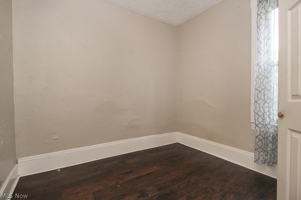 Halle - Residential Income